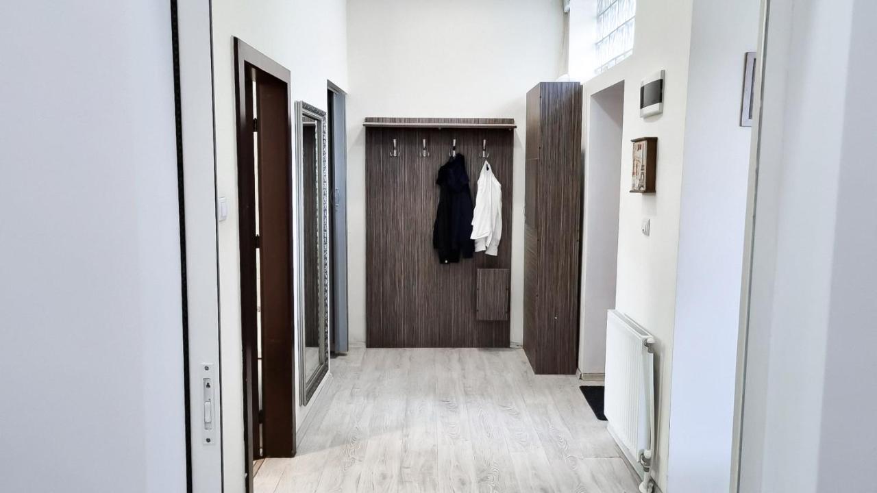 Simi Central Apartment Oradea Eksteriør billede