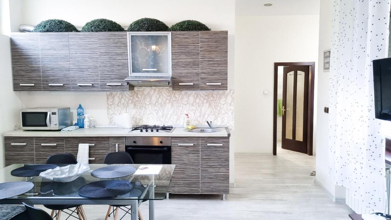 Simi Central Apartment Oradea Eksteriør billede