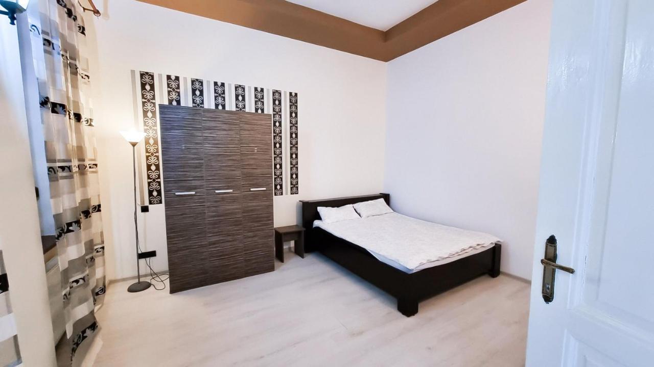 Simi Central Apartment Oradea Eksteriør billede